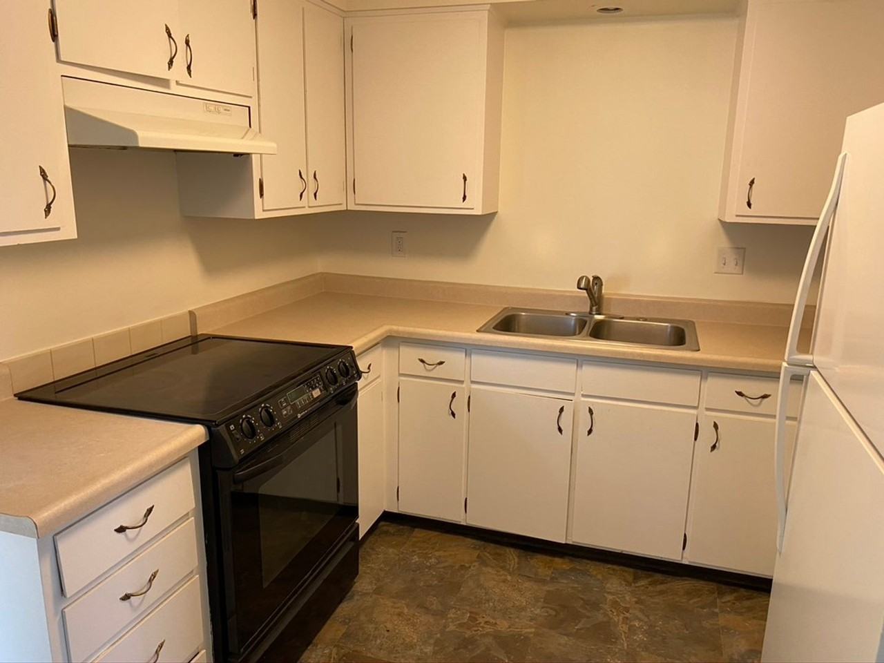 943 56th pl - Photo 3 of 8