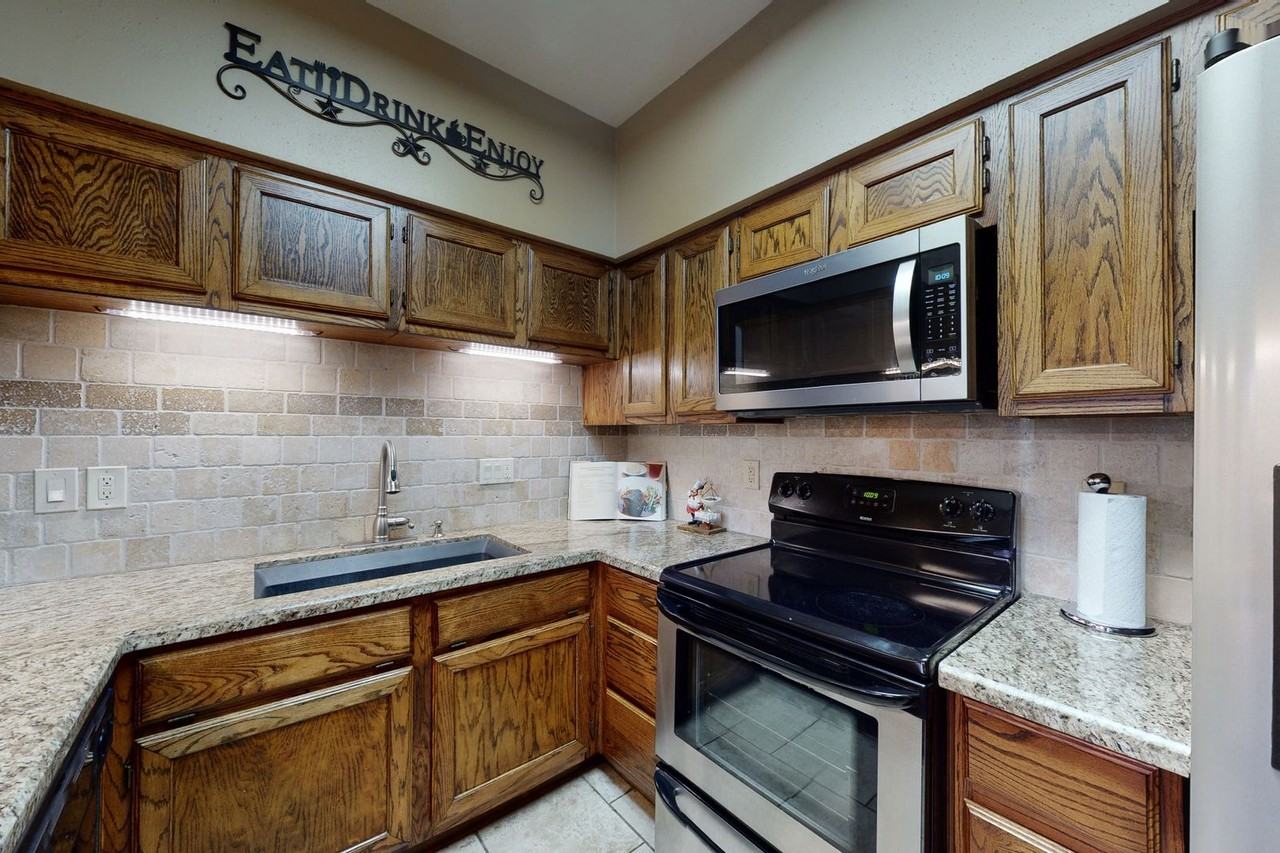 3122 Camelot Dr #13 - Photo 7 of 28