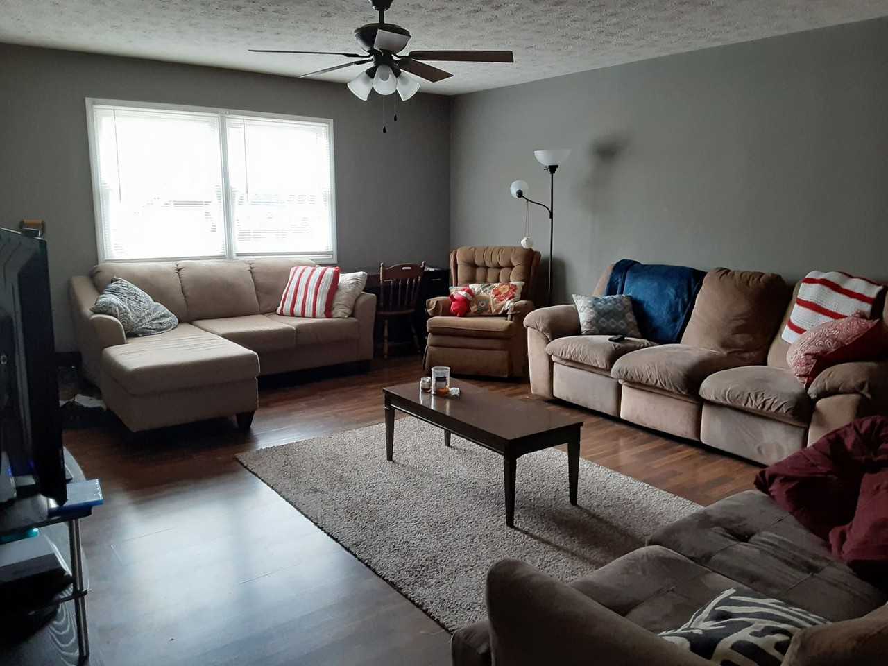 402 W Northlane Dr - Photo 2 of 6