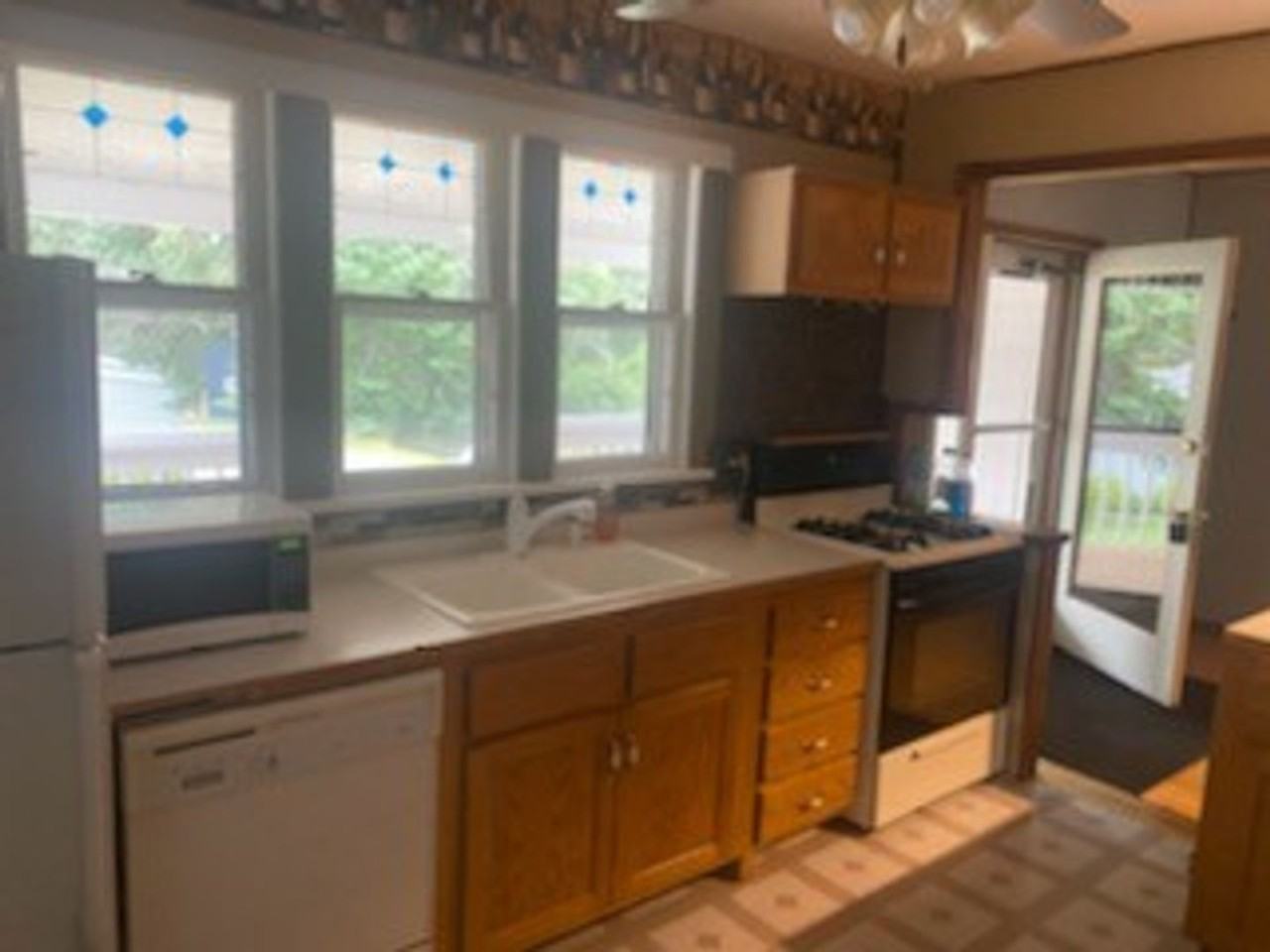 430 Central Ave S - Photo 3 of 15