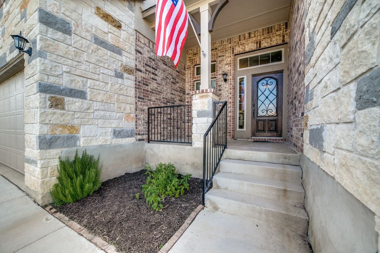 8916 Monument Parke - Photo 2 of 25
