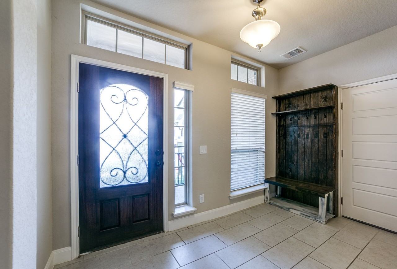 8916 Monument Parke - Photo 4 of 25