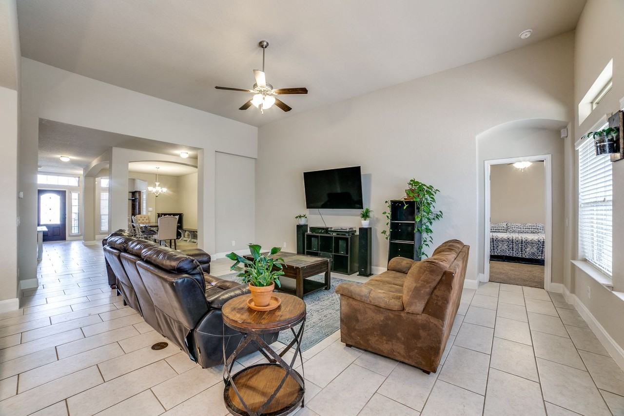 8916 Monument Parke - Photo 6 of 25