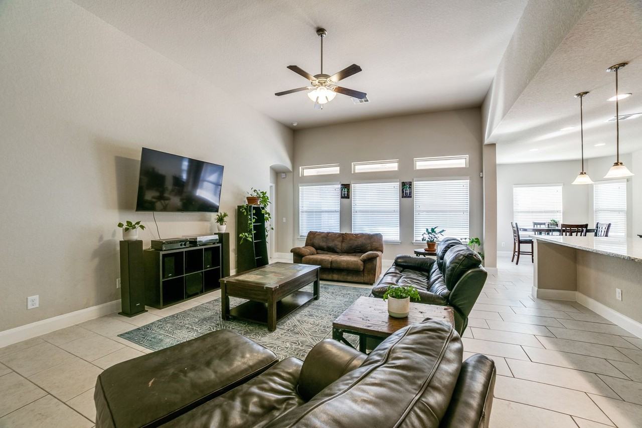 8916 Monument Parke - Photo 7 of 25