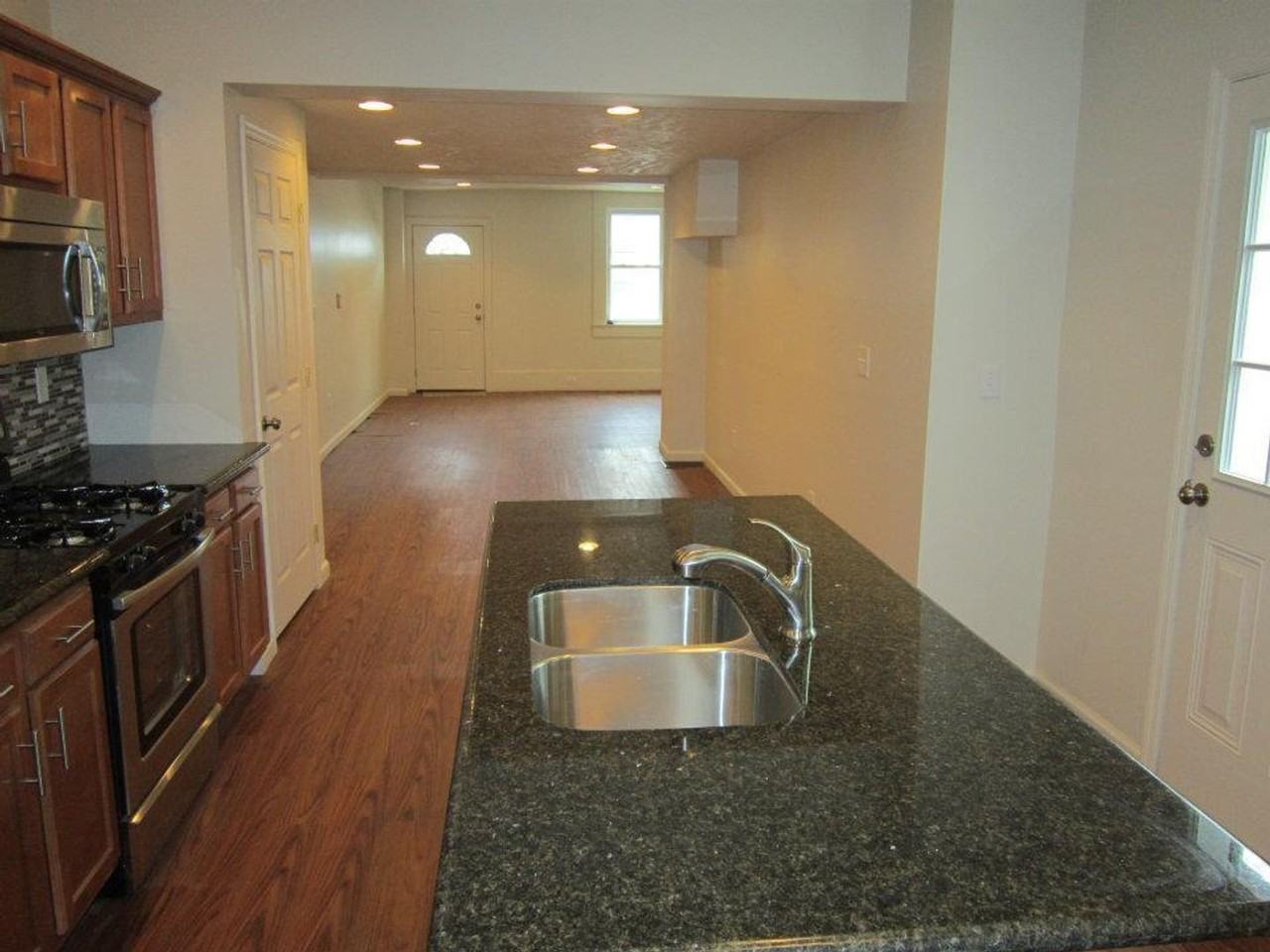 69 S 17th St - Photo 4 of 16