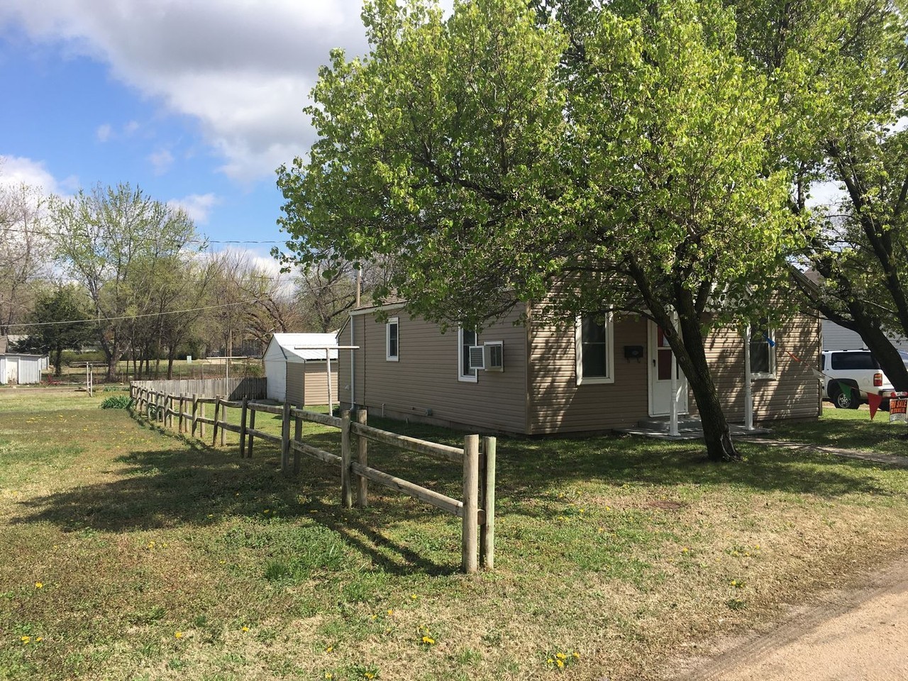 120 N Kansas Ave - Photo 6 of 11