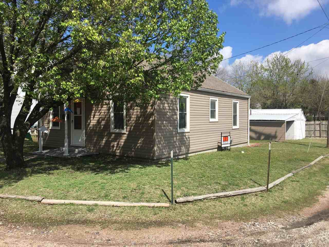 120 N Kansas Ave - Photo 7 of 11