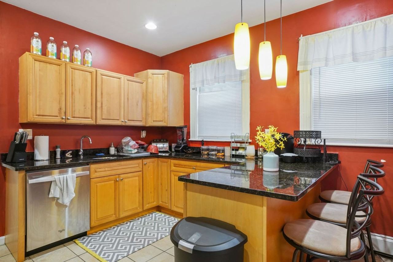 74 Calumet St - Photo 7 of 12