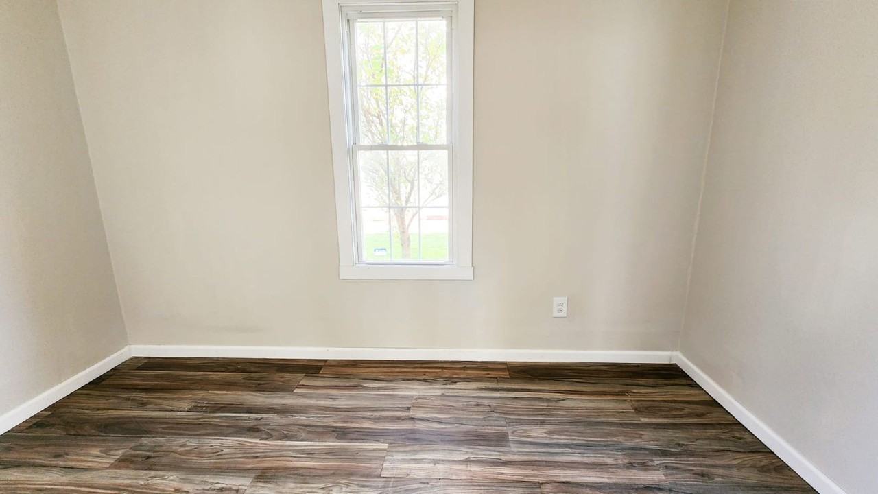 3353 W 32nd St - Photo 6 of 25