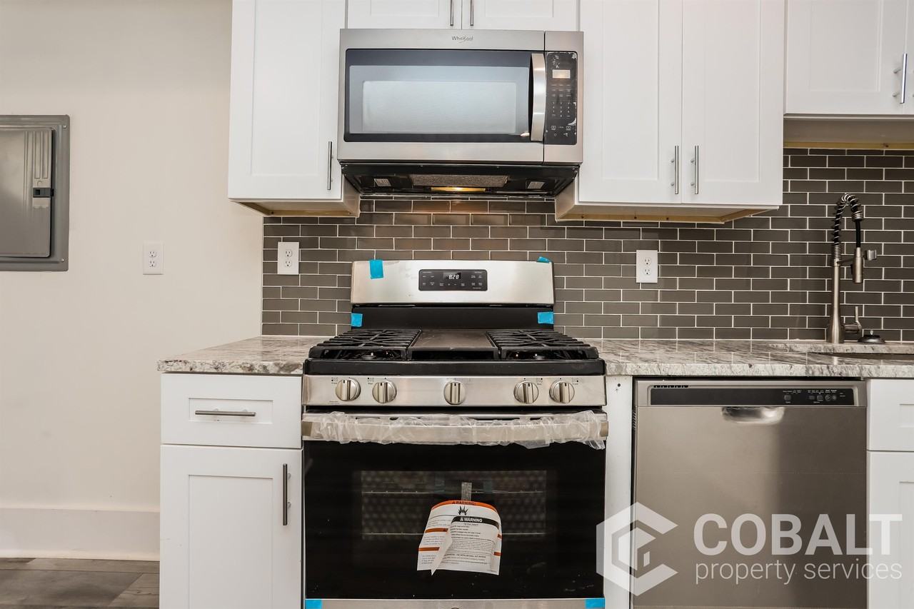 678 Moreland Avenue Northeast - Photo 3 of 40