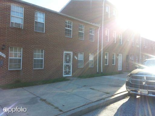 1215 Ashland Ave - Photo 2 of 10