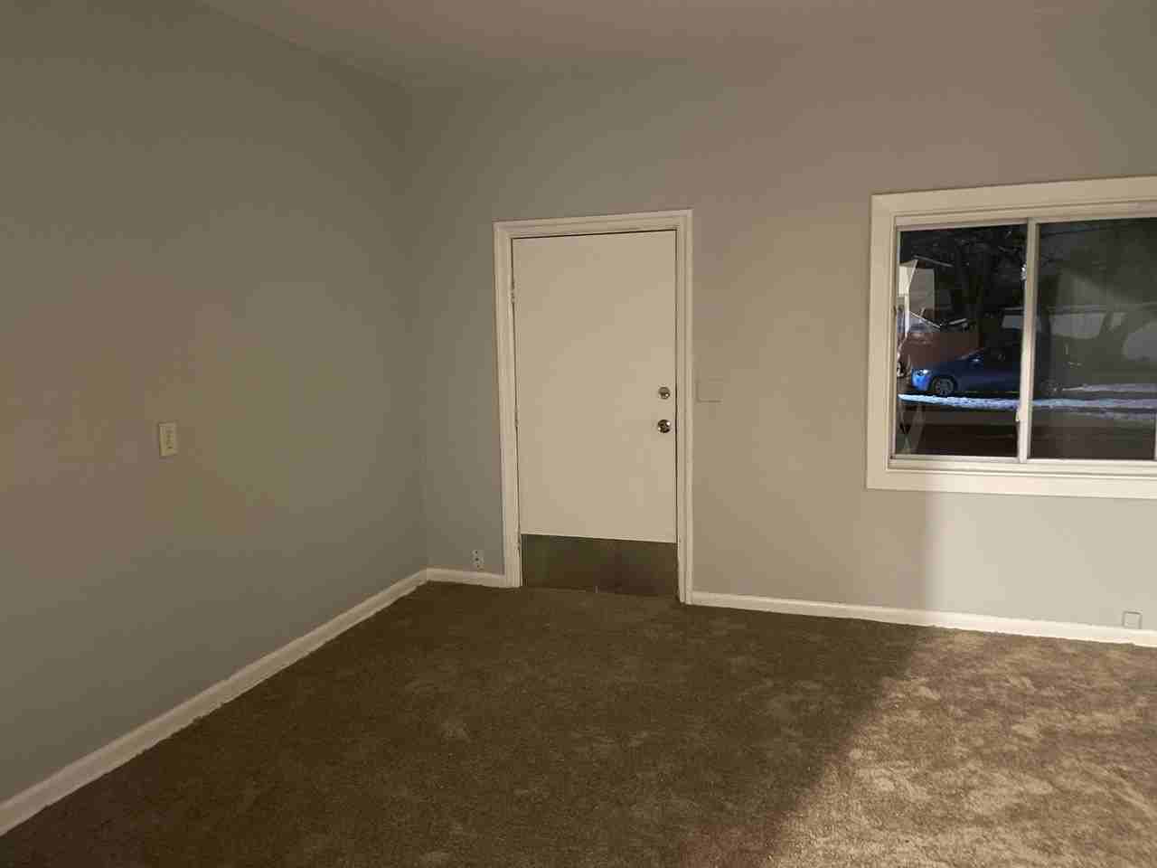 2589 27th  St - Photo 2 of 10