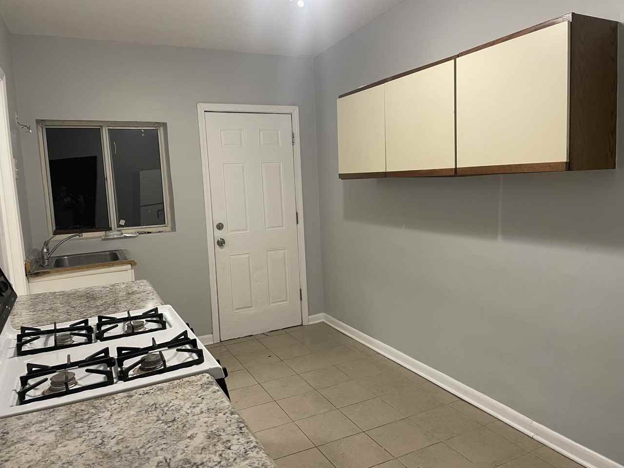 2589 27th  St - Photo 3 of 10