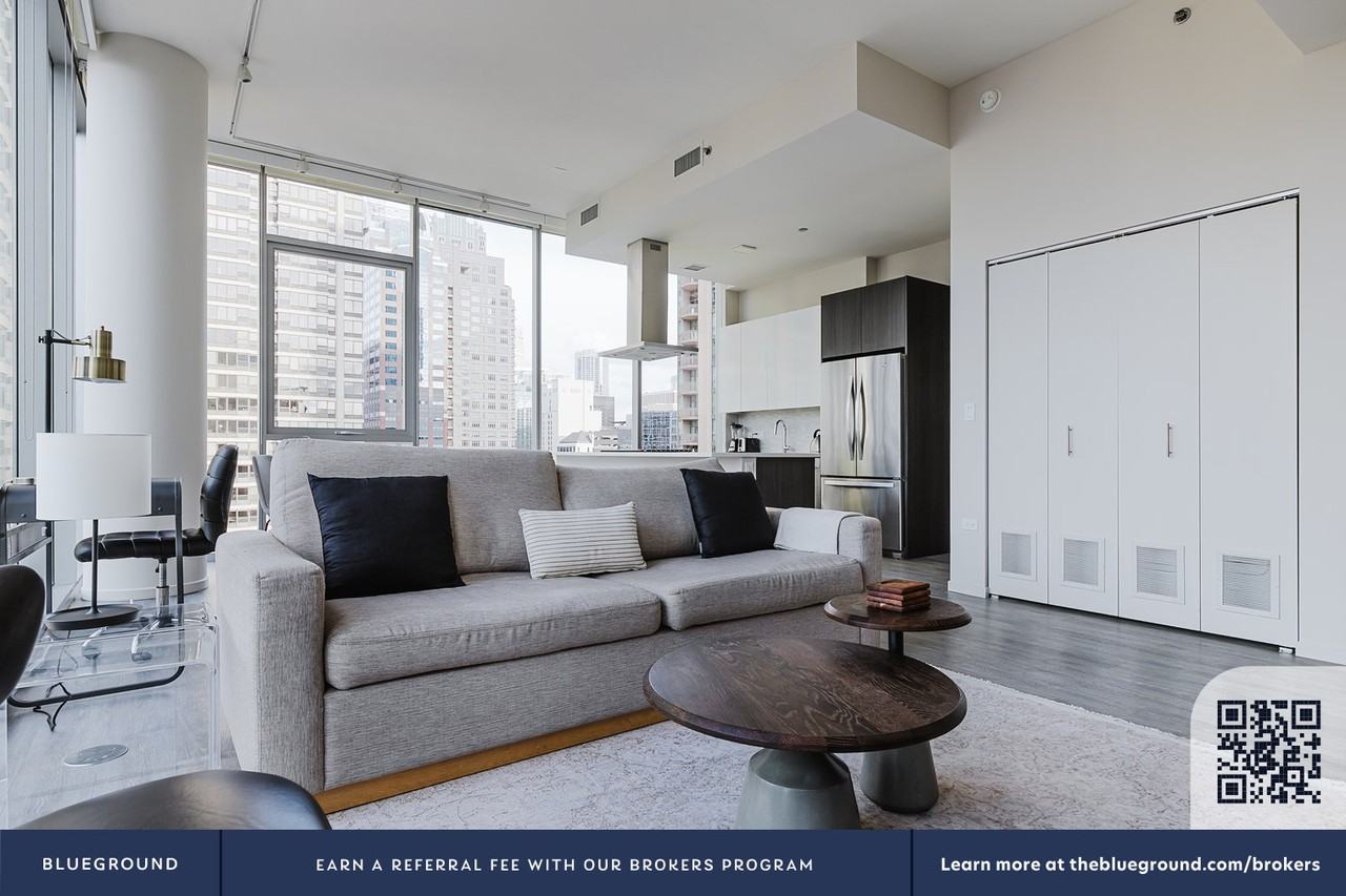 8 East Huron Street - Photo 5 of 50