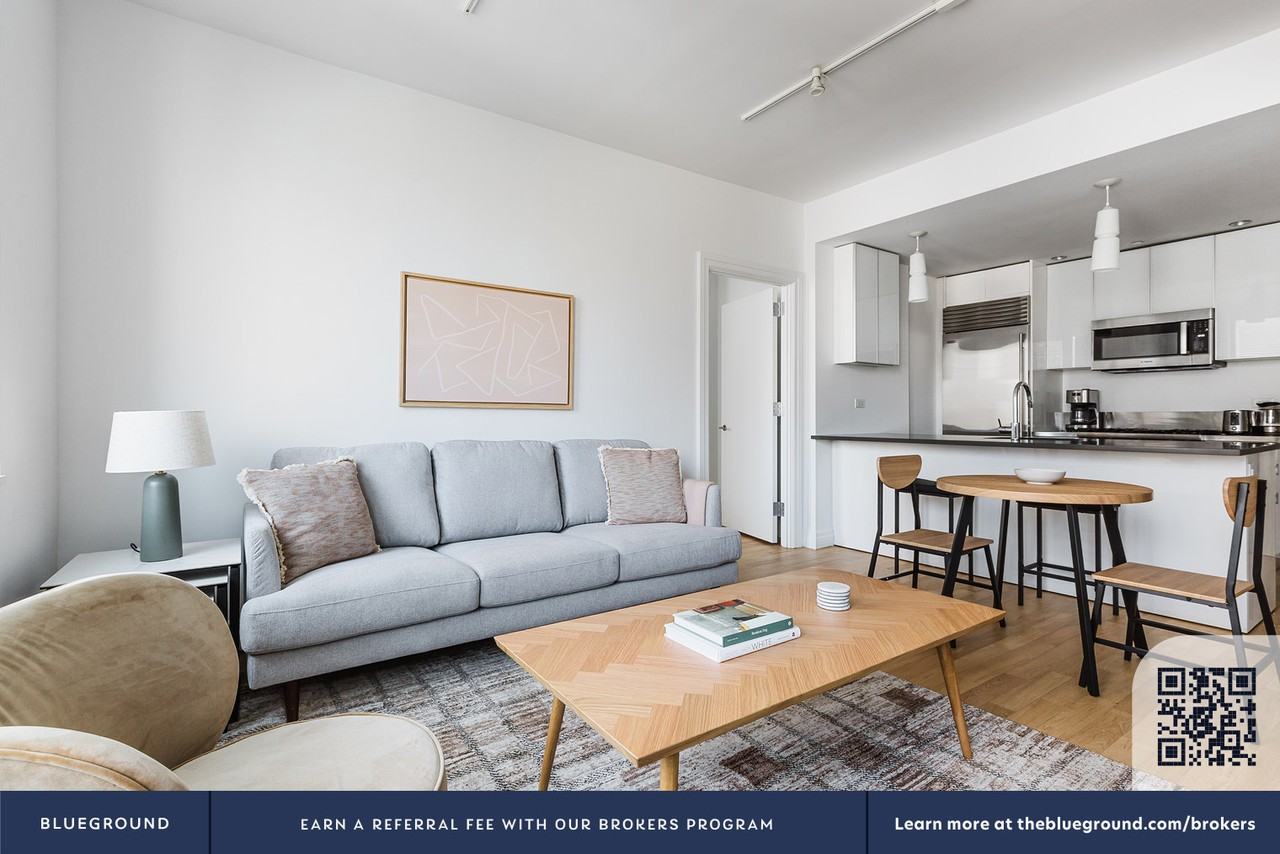 550 West 54th Street - Photo 5 of 35