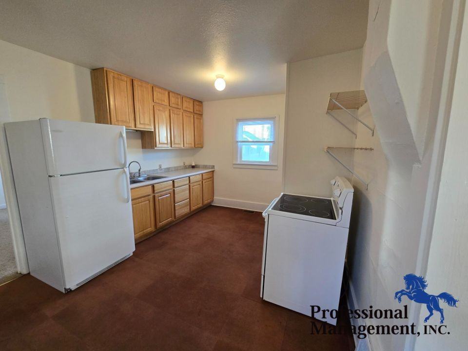 110 1/2 S 36th St - Photo 3 of 9