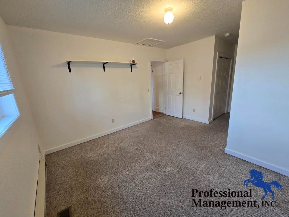 110 1/2 S 36th St - Photo 4 of 9