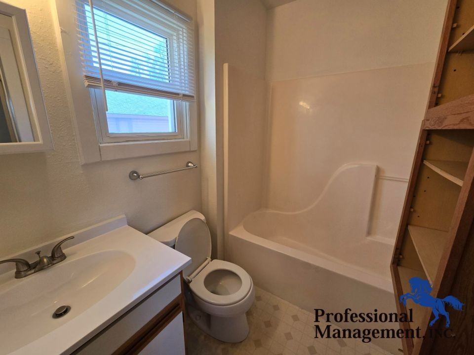 110 1/2 S 36th St - Photo 6 of 9