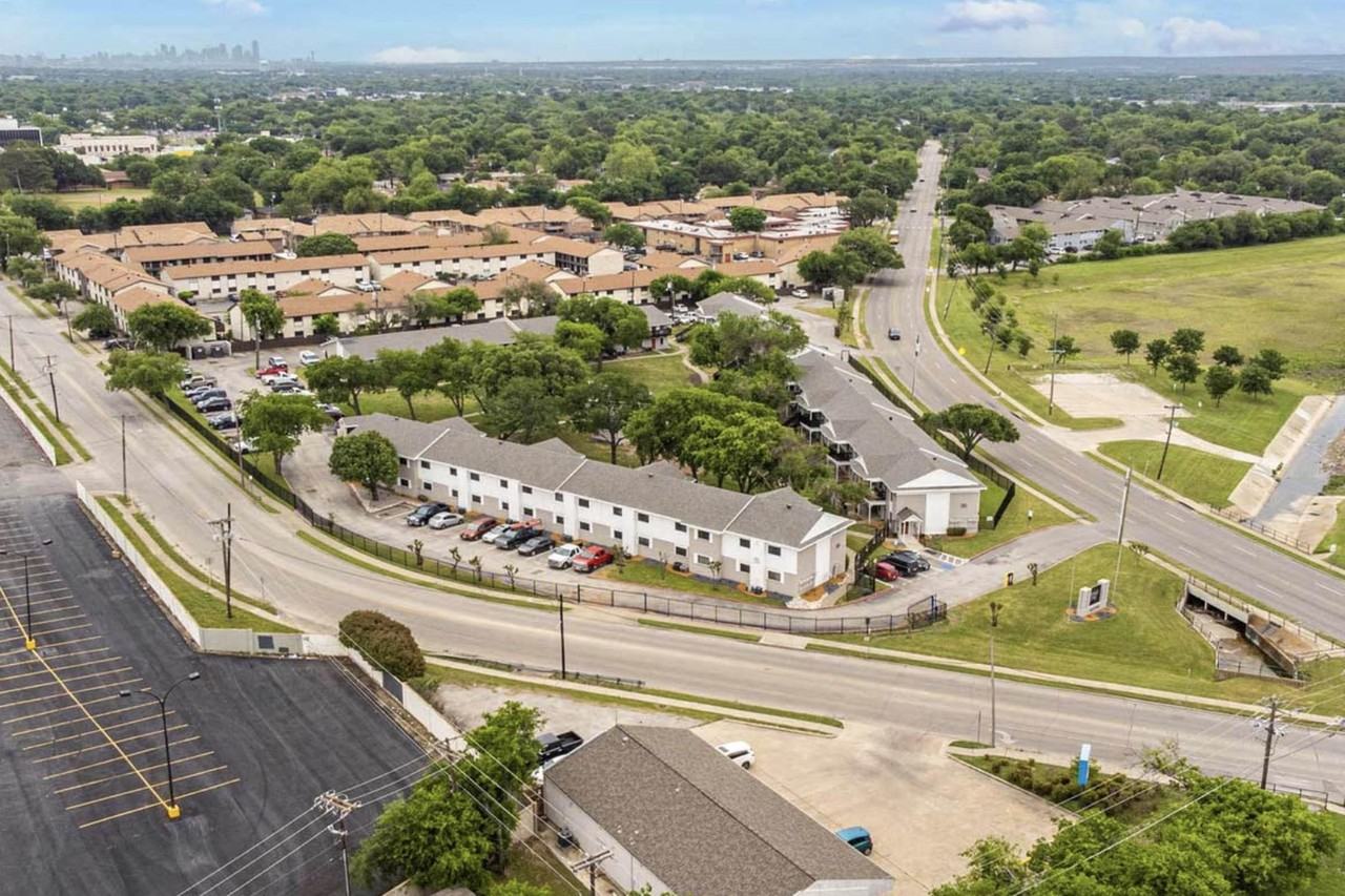 Emerald Point Apartments - Photo 3 of 28