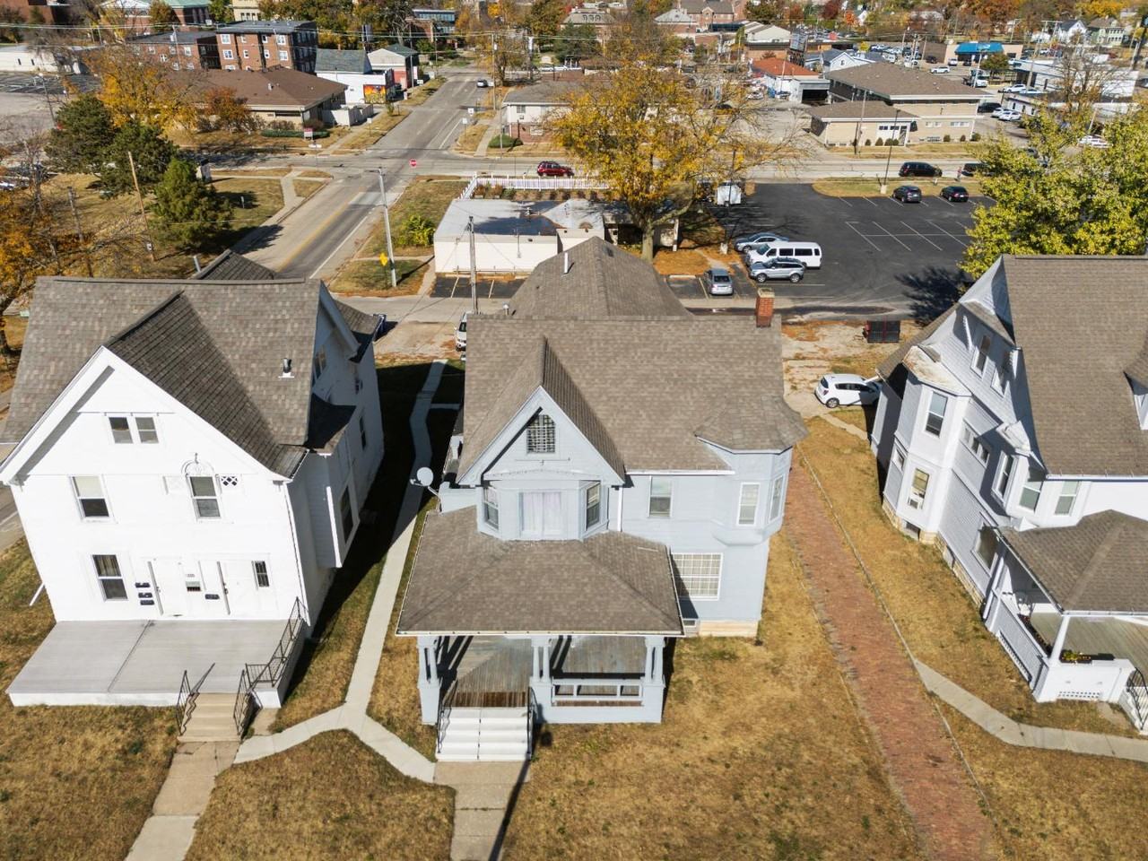 1304 3rd Ave SE - Photo 2 of 8