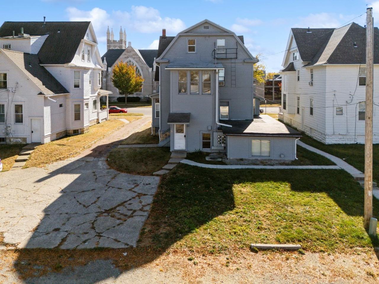 1304 3rd Ave SE - Photo 3 of 8