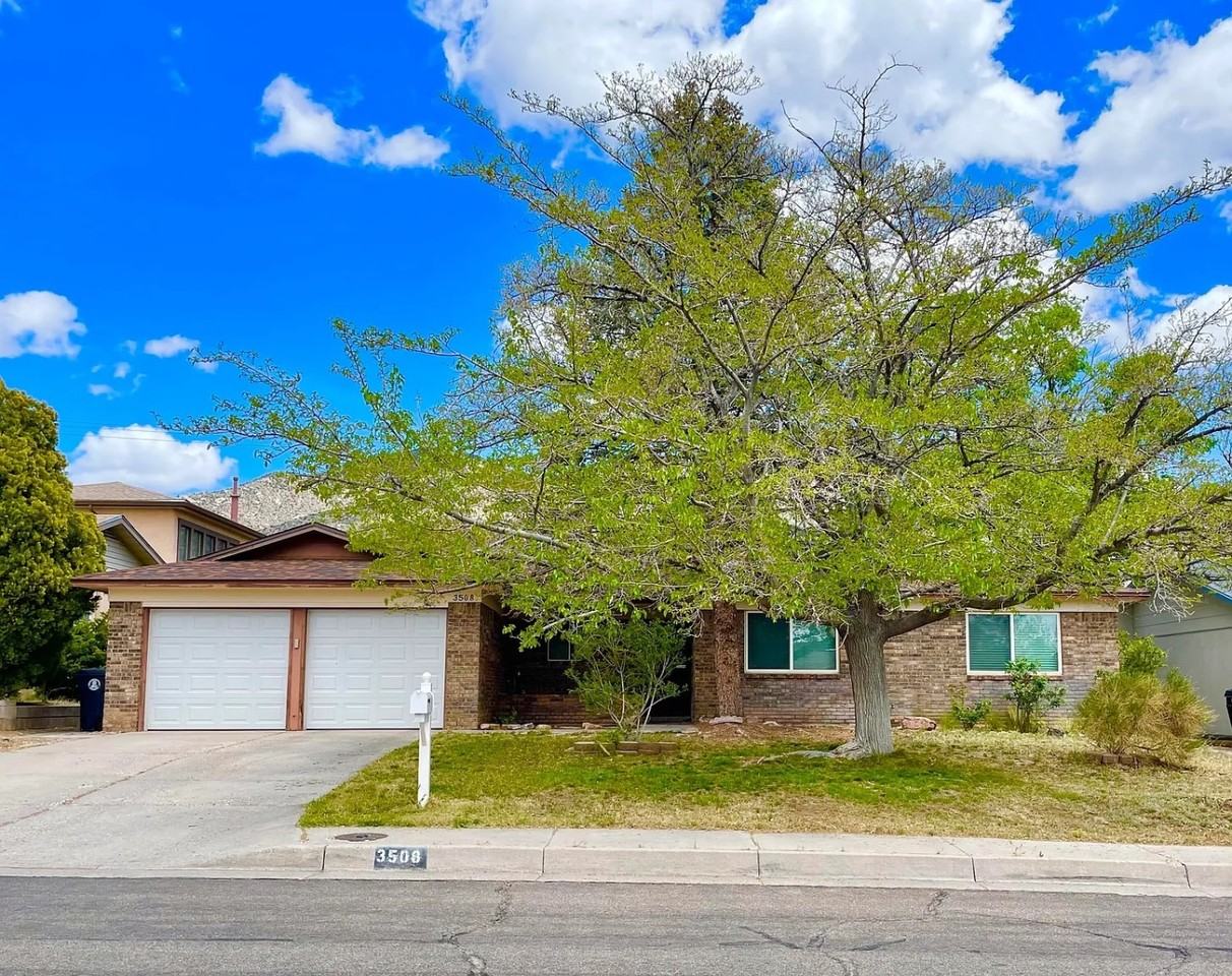 3508 Yosemite Dr Ne - Photo 3 of 14