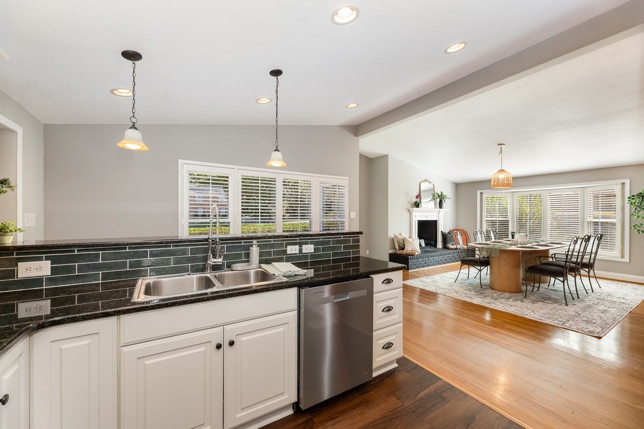 234 Forest Dr - Photo 4 of 32