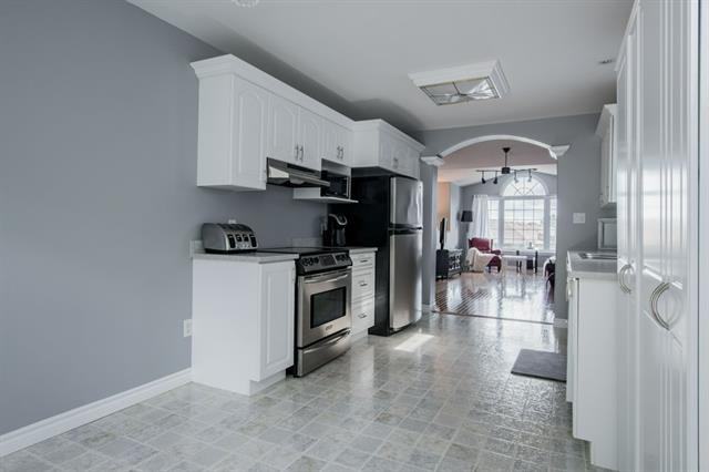 444 Dolshire St Uppr - Photo 3 of 9