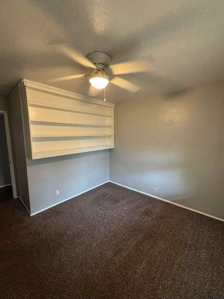 834 Brentwood Ln - Photo 2 of 9