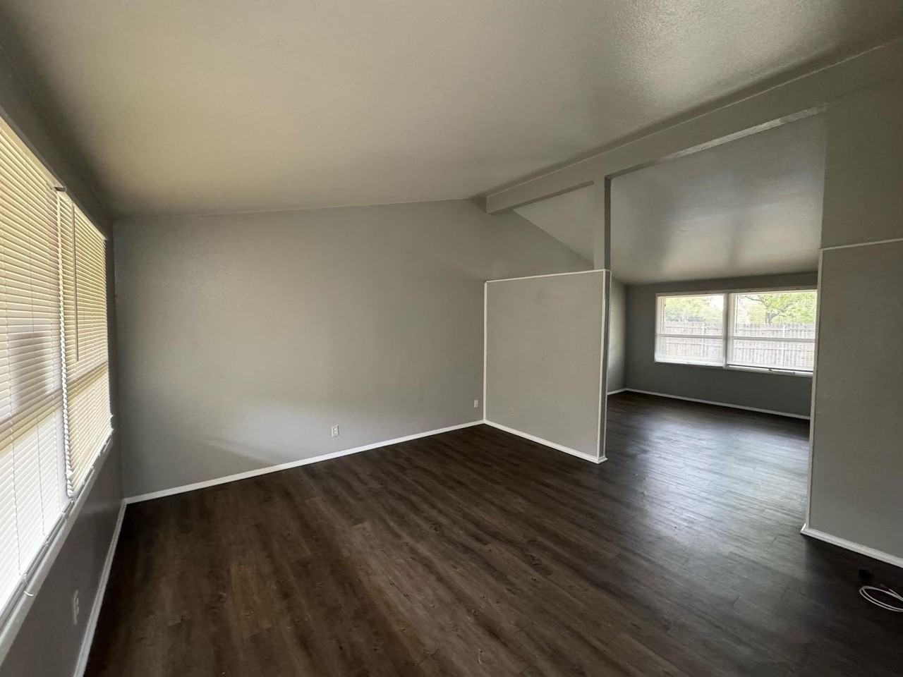 834 Brentwood Ln - Photo 3 of 9