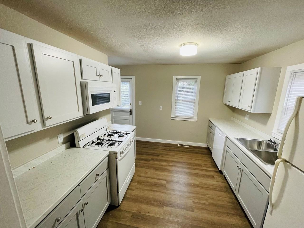 505 E 14th St - Photo 2 of 6