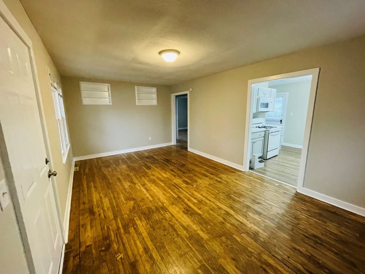 505 E 14th St - Photo 3 of 6