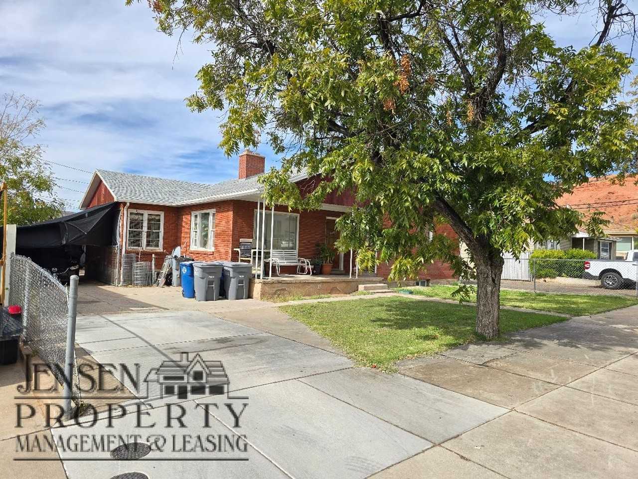 33 N 600 E - Photo 2 of 16