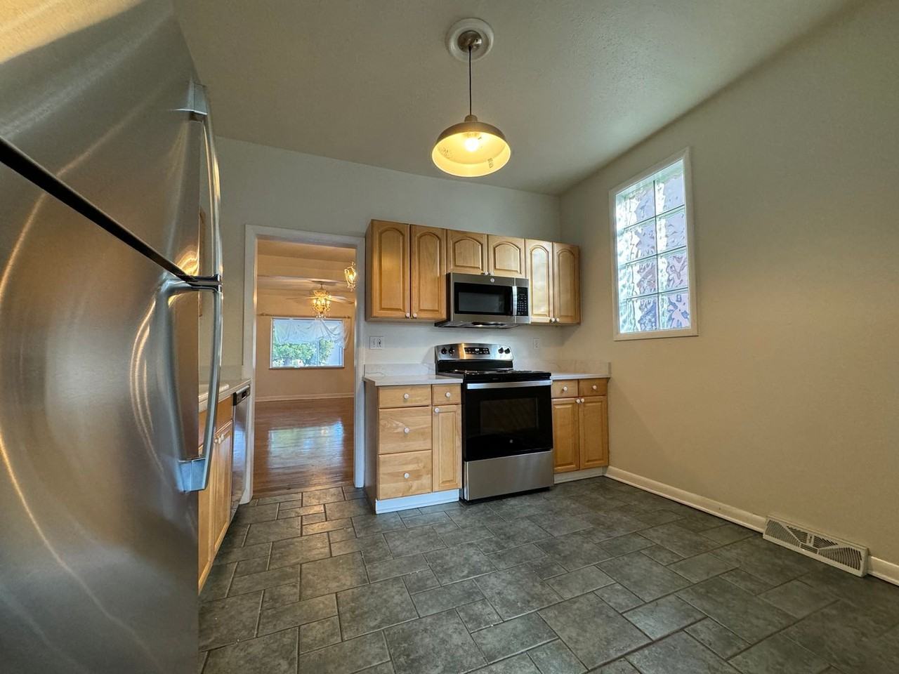 2519 S Acoma St - Photo 6 of 22