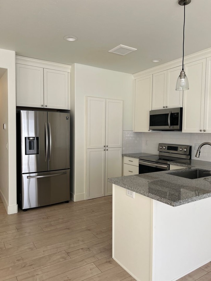 416 S 3rd W - Photo 3 of 32