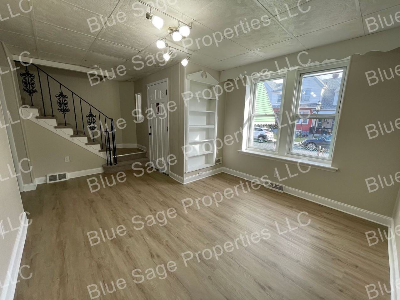 53 Spruce St - Photo 3 of 18
