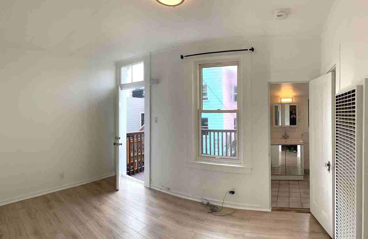 613 York - Photo 2 of 11