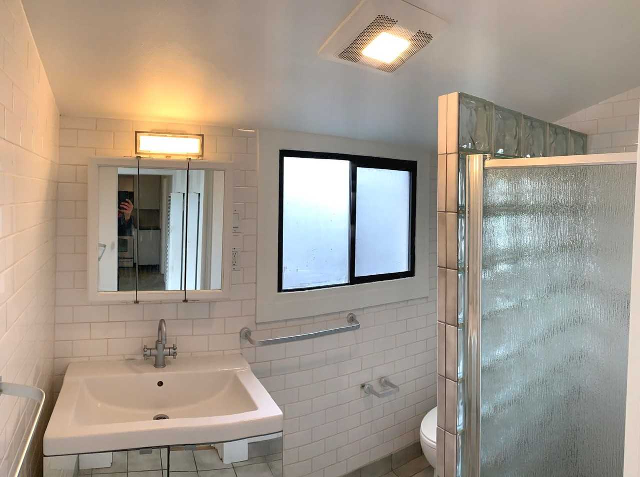 613 York - Photo 3 of 11