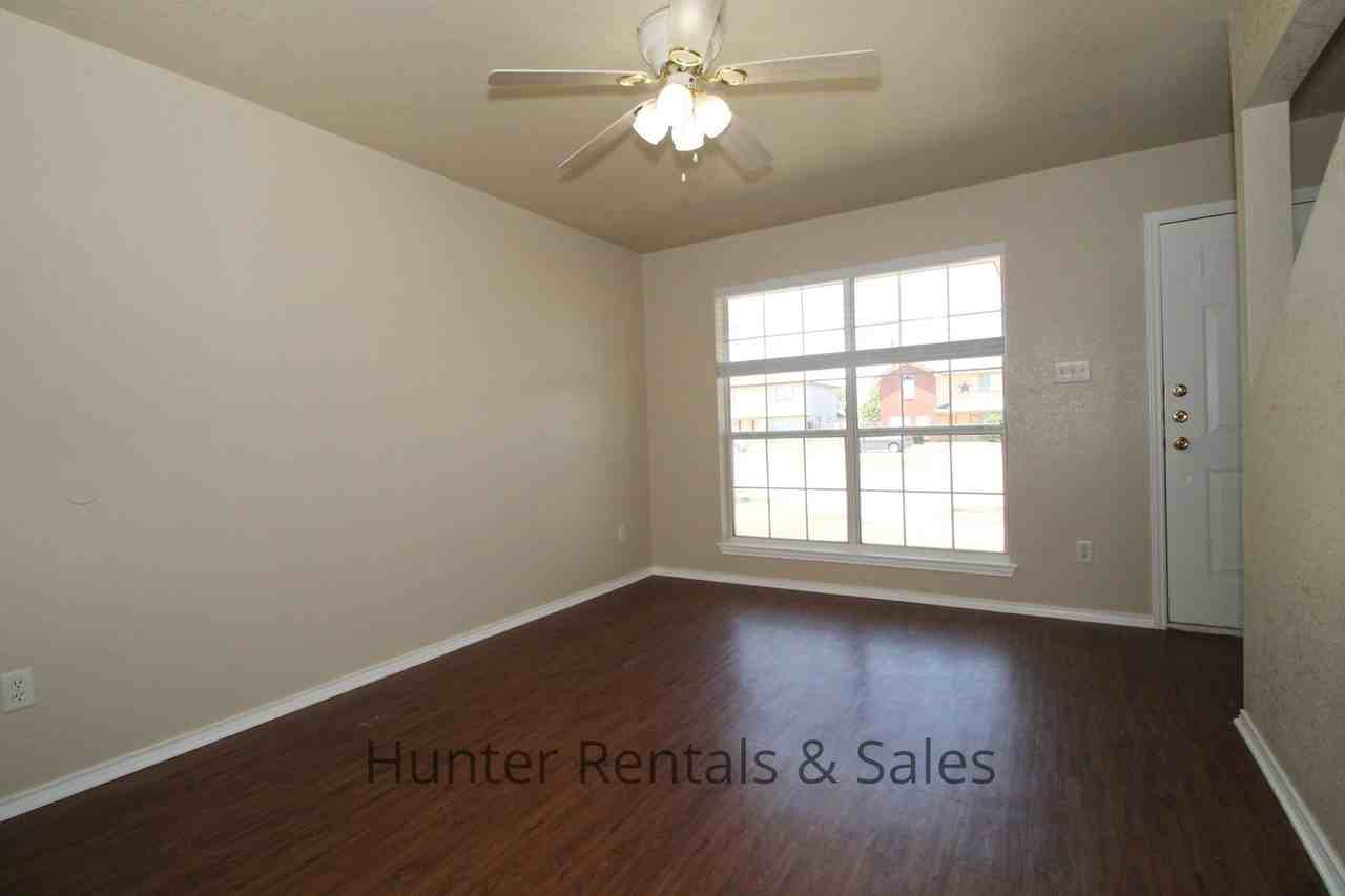 4206 Deek Dr Apt B - Photo 2 of 25