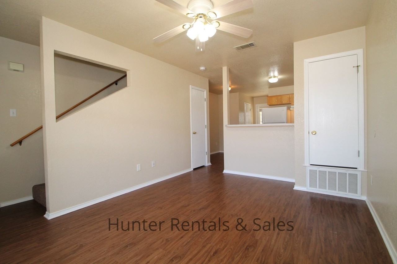 4206 Deek Dr Apt B - Photo 4 of 25