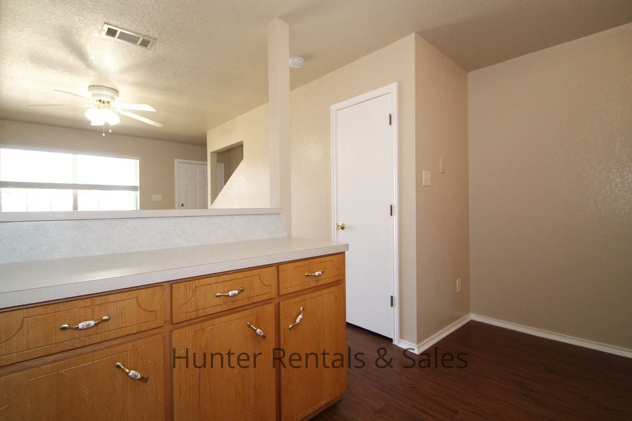 4206 Deek Dr Apt B - Photo 7 of 25