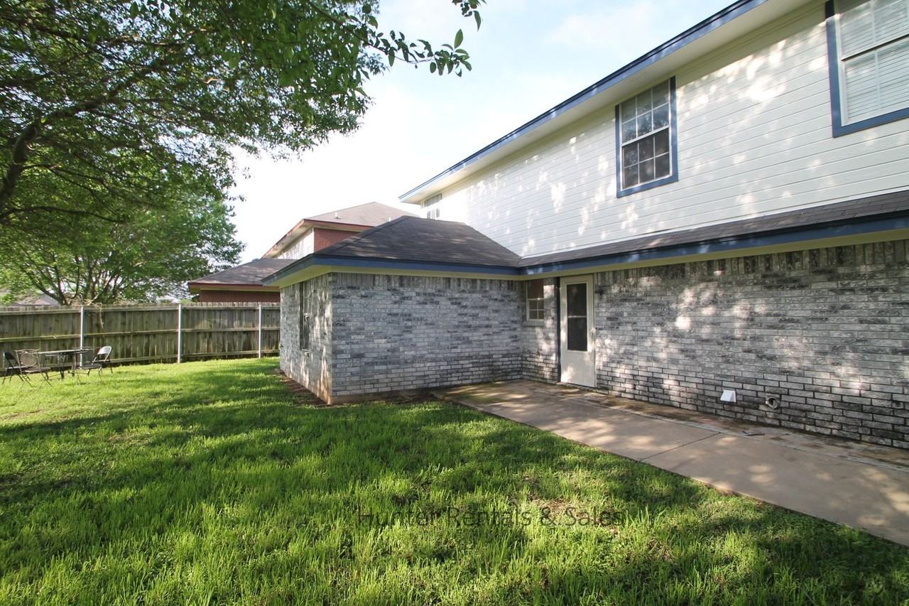 4206 Deek Dr Apt B - Photo 2 of 23