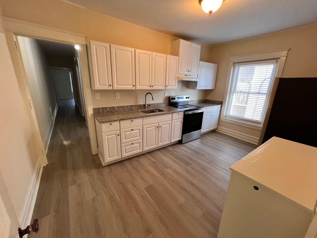 216 S Fulton St - Photo 2 of 16