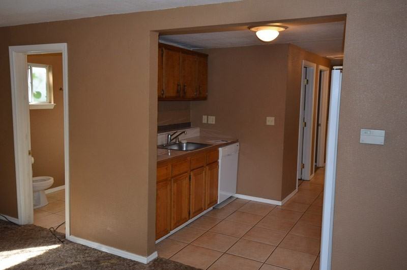 1004 Hazel St - Photo 2 of 8