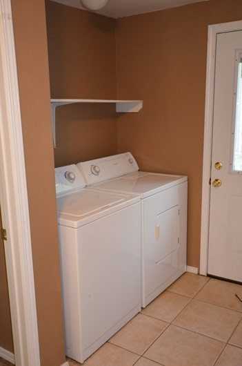 1004 Hazel St - Photo 3 of 8