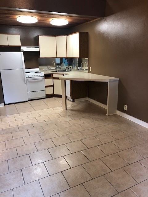 8366 Governor Dr - Photo 5 of 16