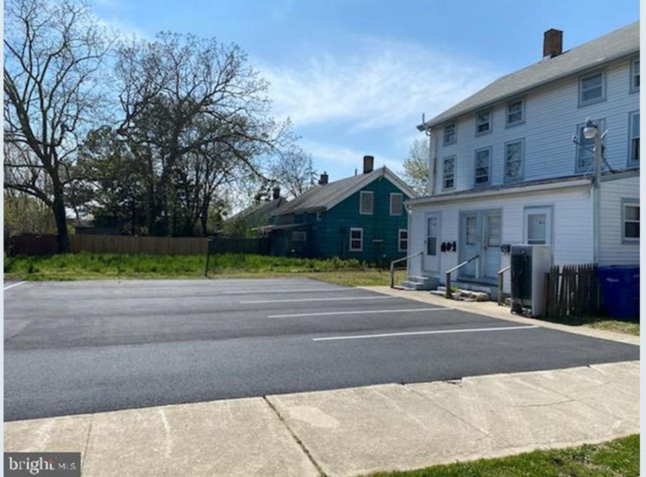 401 Green St - Photo 3 of 9