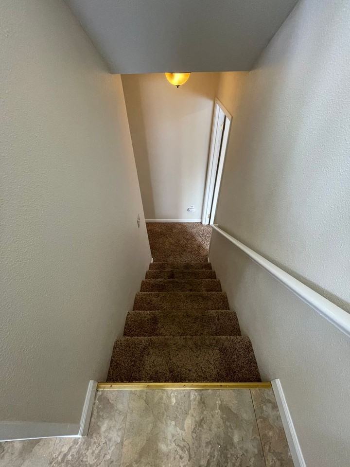 3221 Spalding Cir - Photo 2 of 24