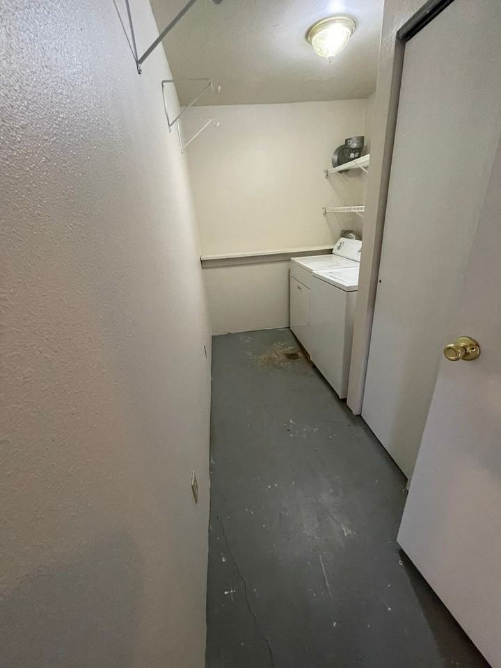 3221 Spalding Cir - Photo 5 of 24