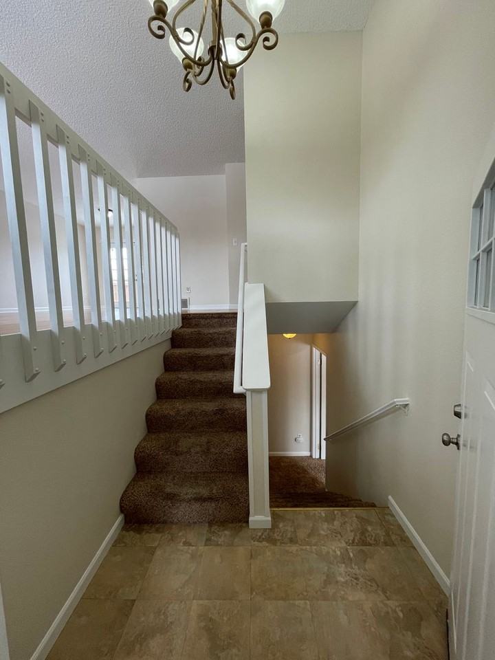 3221 Spalding Cir - Photo 7 of 24